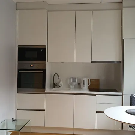 Apartment Kueueni Str Center *